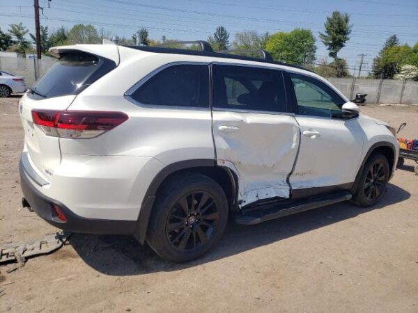 Toyota Highlander 2019 White — 5TDJZRFH0KS614932