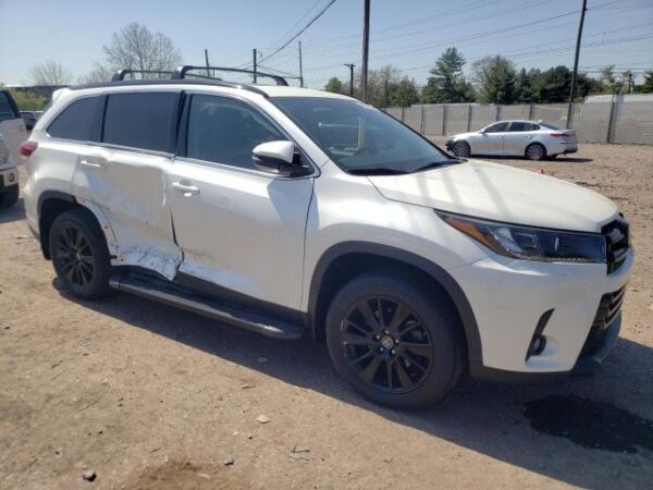 Toyota Highlander 2019 White — 5TDJZRFH0KS614932