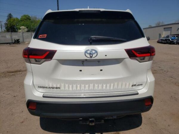 Toyota Highlander 2019 White — 5TDJZRFH0KS614932