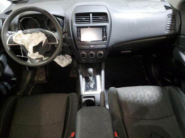 MITSUBISHI OUTLANDER SILVER - JA4ARUAU2NU018805