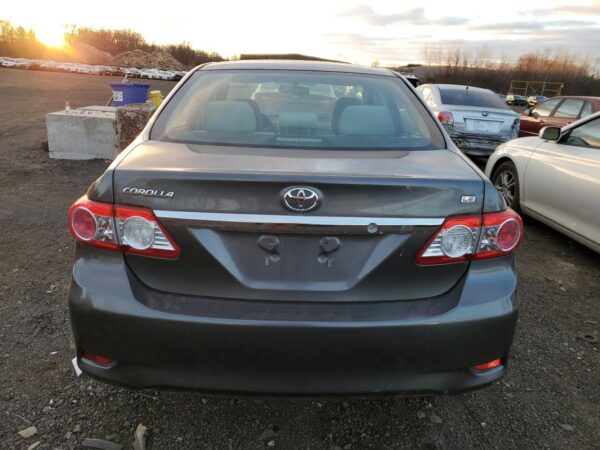 TOYOTA COROLLA GRAY - 2T1BU4EE9CC907557
