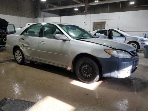 TOYOTA CAMRY SILVER - 4T1BE30KX5U393398