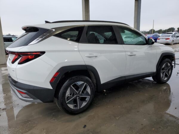 HYUNDAI TUCSON WHITE - 5NMJBCDE4SH491021