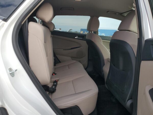 HYUNDAI TUCSON WHITE - KM8J33A46MU381135