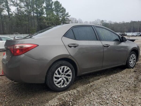 Toyota COROLLA 2018 - 2T1BURHE4JC098605