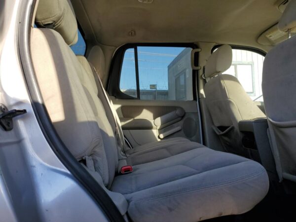 FORD EXPLORER SILVER - 1FMEU31K47UA43251