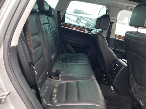 VOLKSWAGEN TOUAREG SILVER - WVGFG9BP9BD001966