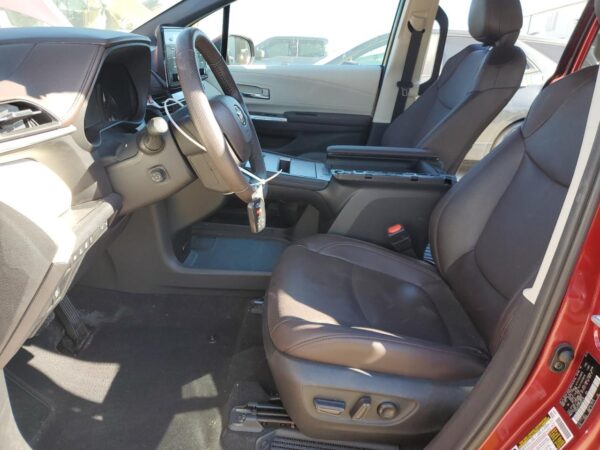 TOYOTA SIENNA MAROON - 5TDESKFCXPS092738