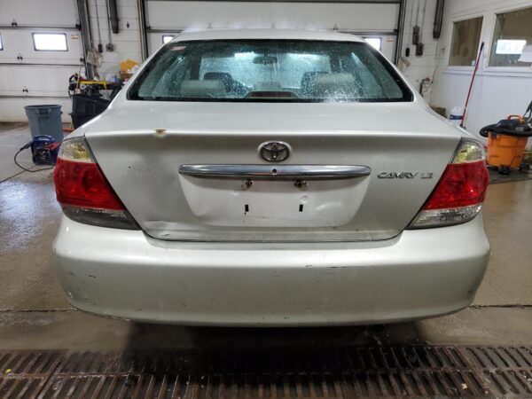 TOYOTA CAMRY SILVER - 4T1BE30KX5U393398
