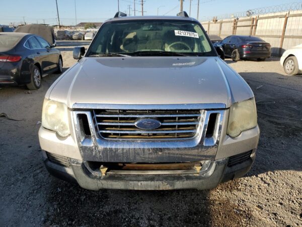 FORD EXPLORER SILVER - 1FMEU31K47UA43251
