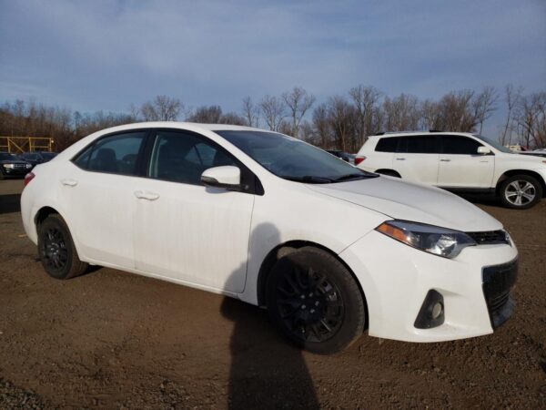TOYOTA COROLLA WHITE - 2T1BURHE9FC357452