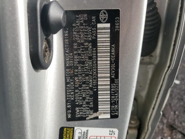 TOYOTA CAMRY SILVER - 4T1BE32K65U409884