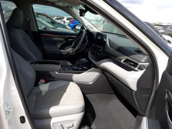 2021 Toyota Highlander White - 5TDYZRAHXMS035813