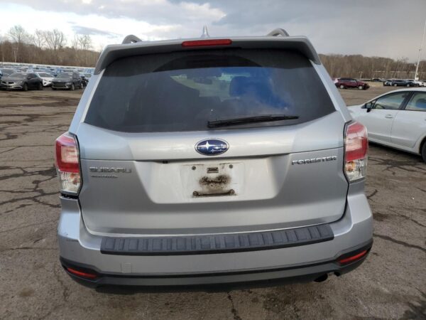 SUBARU FORESTER SILVER - JF2SJAGCXJH526586