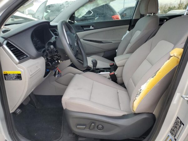 HYUNDAI TUCSON SILVER - KM8J3CA28GU110774