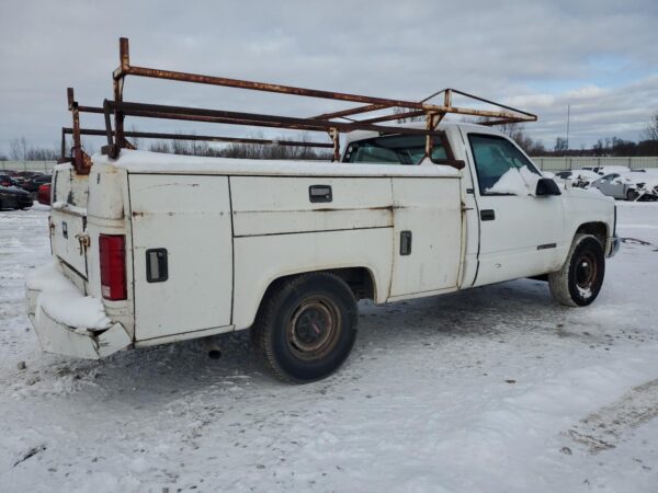 GMC SIERRA WHITE - 1GTGC24R5VE524801