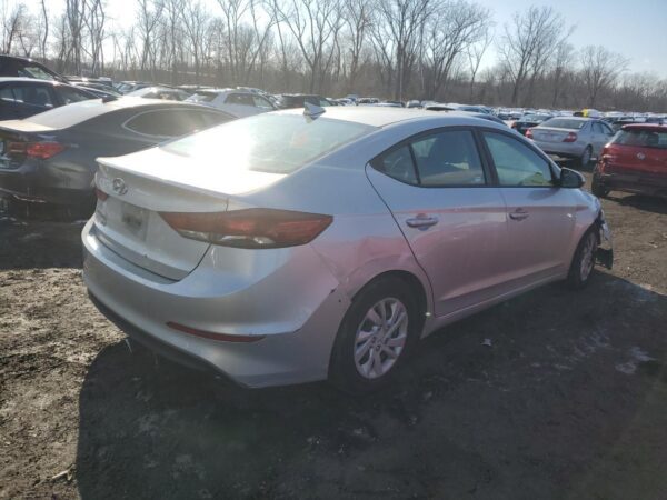 HYUNDAI ELANTRA SILVER - 5NPD74LF5HH071004