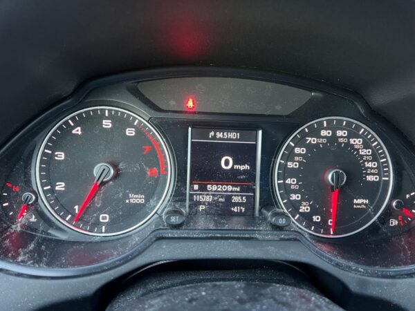 AUDI Q5 BLUE - WA1LFAFP6FA111316