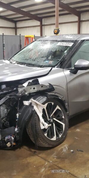 MITSUBISHI OUTLANDER SILVER - JA4J4VA83RZ028470