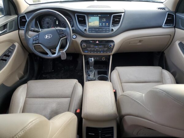 HYUNDAI TUCSON WHITE - KM8J3CA27GU031113
