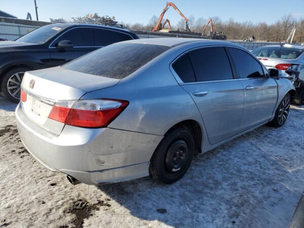 HONDA ACCORD SILVER - 1HGCR2F76DA065164