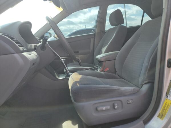 TOYOTA CAMRY GRAY - 4T1BE30K26U739557