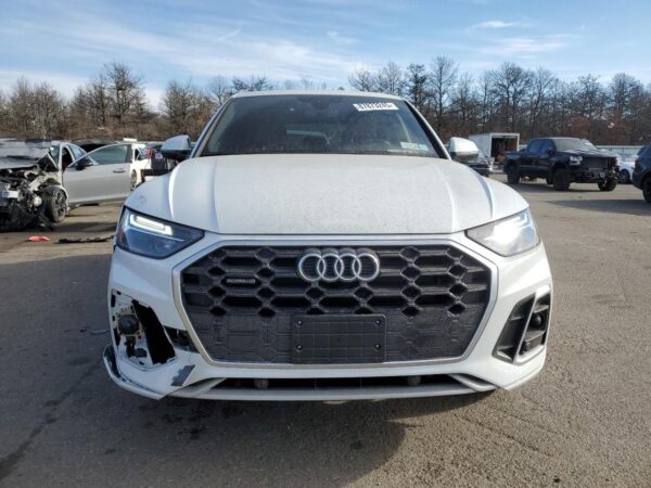 AUDI Q5 WHITE - WA1GAAFY3P2178573