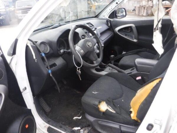 TOYOTA RAV4 WHITE - JTMBD32V765044631