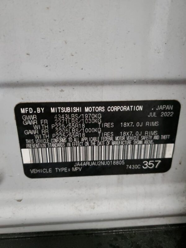 MITSUBISHI OUTLANDER SILVER - JA4ARUAU2NU018805