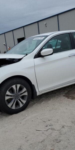 HONDA ACCORD WHITE - 1HGCR2F37EA136161