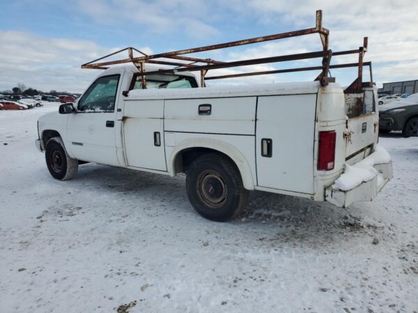 GMC SIERRA WHITE - 1GTGC24R5VE524801