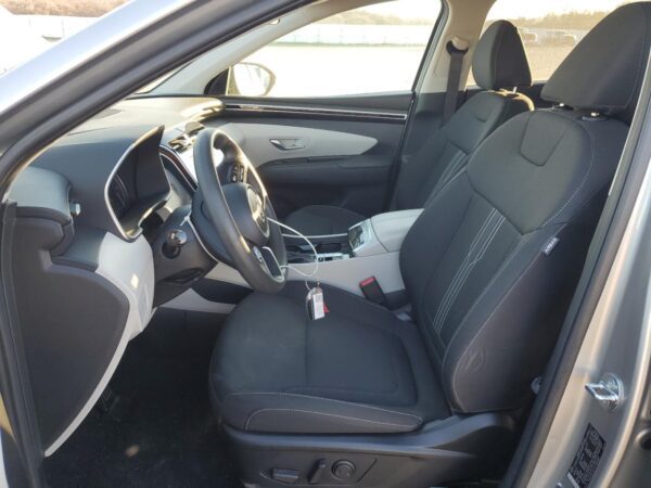 HYUNDAI TUCSON SILVER - 5NMJB3DE3RH300084