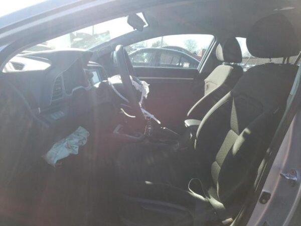 Hyundai Elantra 2019 - KMHD74LF8KU761077