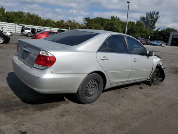 TOYOTA CAMRY GRAY - 4T1BE30K26U739557