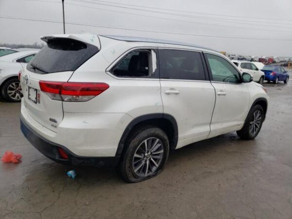 Toyota Highlander 2017 White — 5TDKZRFH8HS523243
