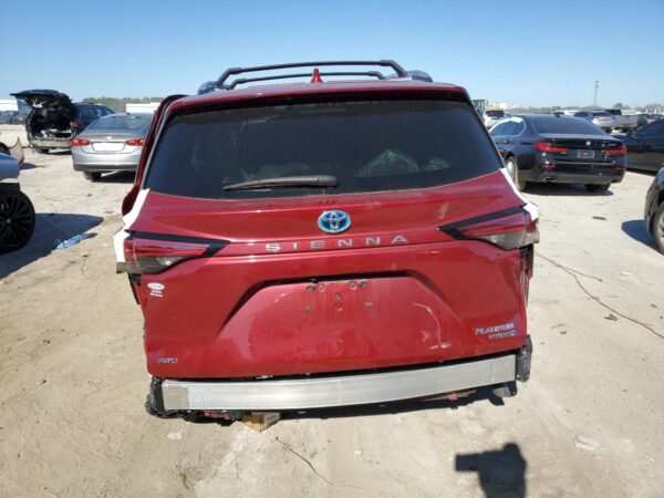TOYOTA SIENNA MAROON - 5TDESKFCXPS092738
