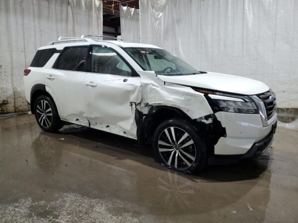 NISSAN PATHFINDER WHITE - 5N1DR3DKXRC217387