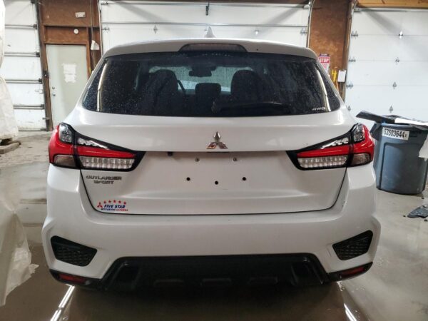 MITSUBISHI OUTLANDER SILVER - JA4ARUAU2NU018805