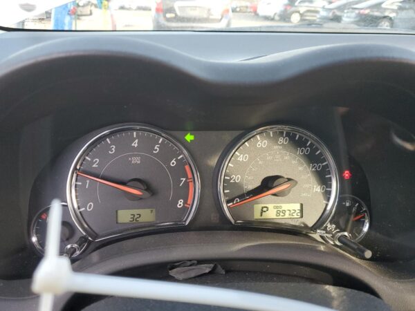 TOYOTA COROLLA SILVER - 2T1BU4EE6BC669102