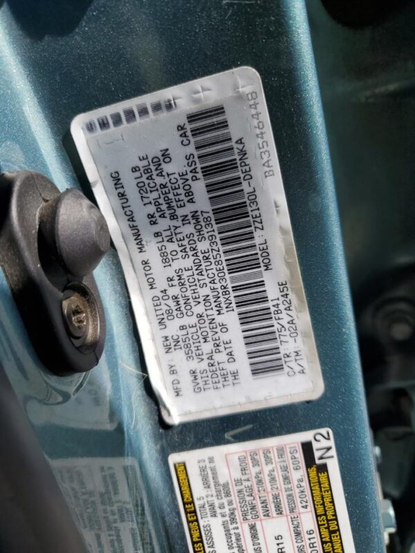TOYOTA COROLLA TURQUOISE - 1NXBR30E85Z391387