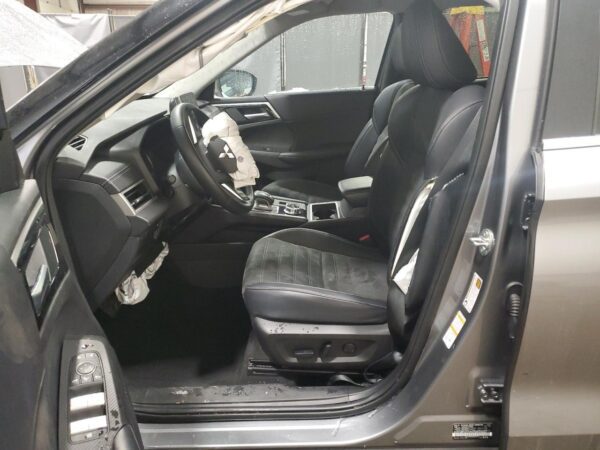 MITSUBISHI OUTLANDER SILVER - JA4J4VA83RZ028470