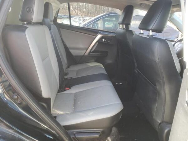 Toyota RAV4 2018 - JTMDJREV2JD214781