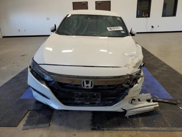 Honda Accord 2019 - 1HGCV1F38KA152743