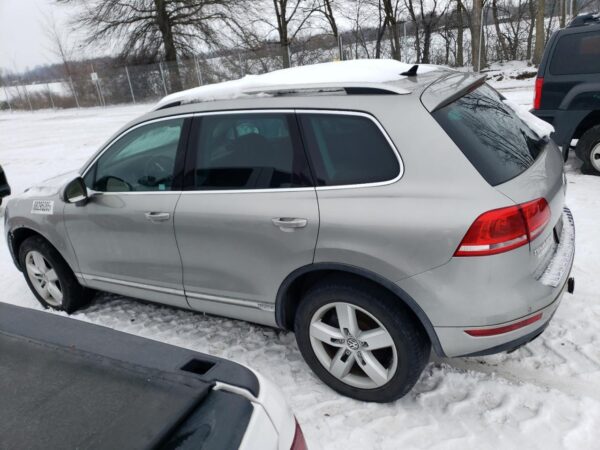 VOLKSWAGEN TOUAREG SILVER - WVGFG9BP9BD001966