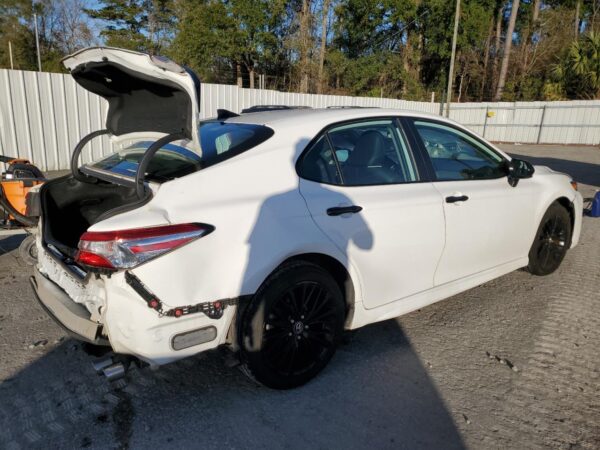 TOYOTA CAMRY WHITE - 4T1G11AKXLU343408