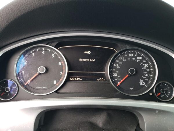 VOLKSWAGEN TOUAREG SILVER - WVGFG9BP9BD001966