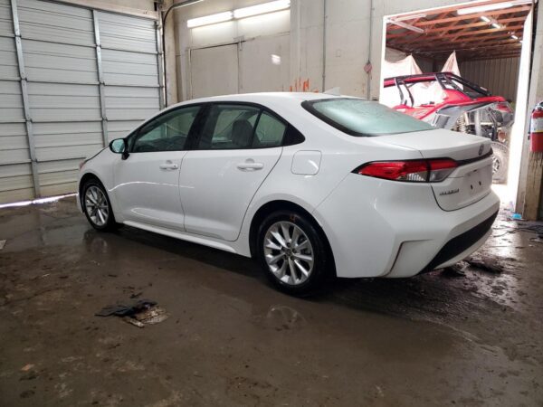 TOYOTA COROLLA WHITE - 5YFVPMAE1NP365531