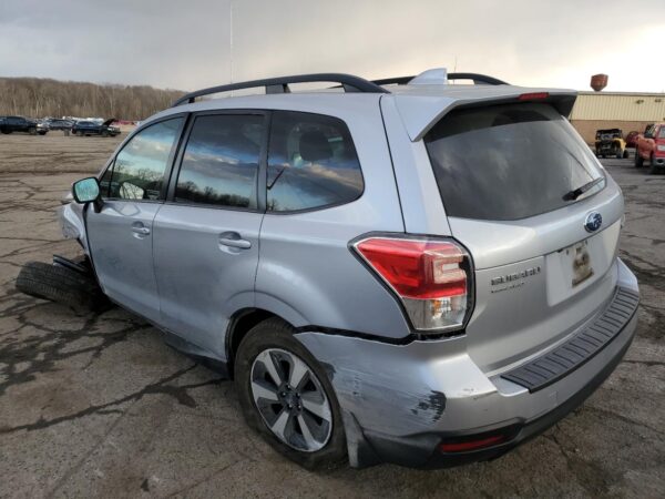 SUBARU FORESTER SILVER - JF2SJAGCXJH526586