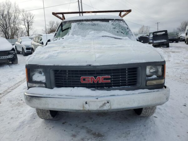 GMC SIERRA WHITE - 1GTGC24R5VE524801