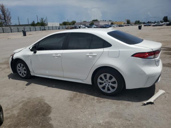 TOYOTA COROLLA WHITE - 5YFEPMAEXMP218512